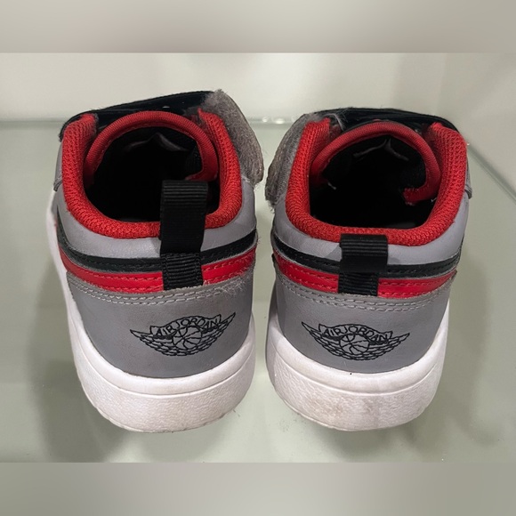 Nike Air Jordan’s Kids Black and Red Sneakers 13c - Picture 2 of 8